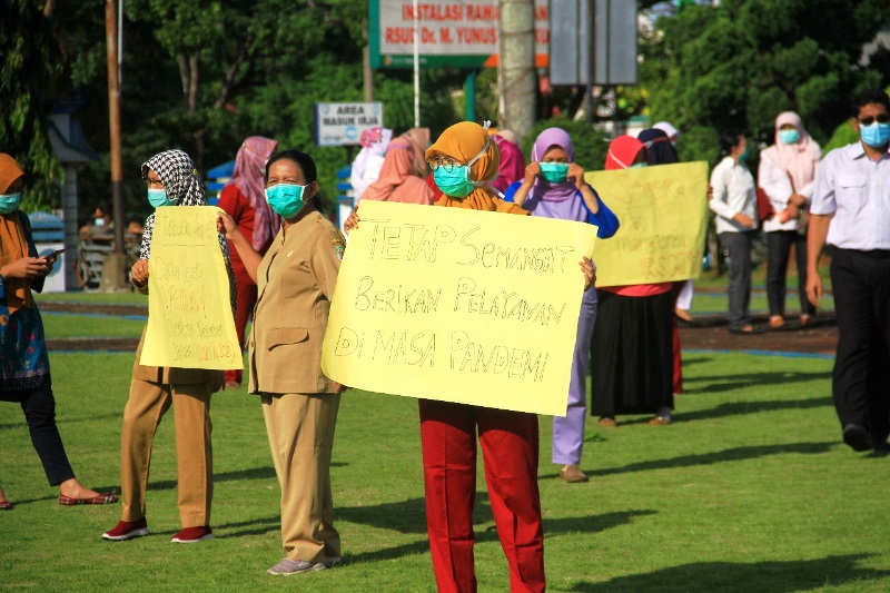 Gub Penuhi Tuntutan Nakes dan Karyawan RSUD M. YUNUS