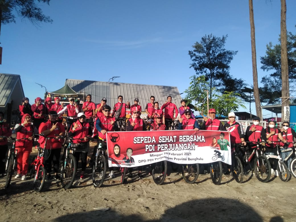 Cegah Covid-19, PDIP Bengkulu Gowes Serentak di Pantai Panjang