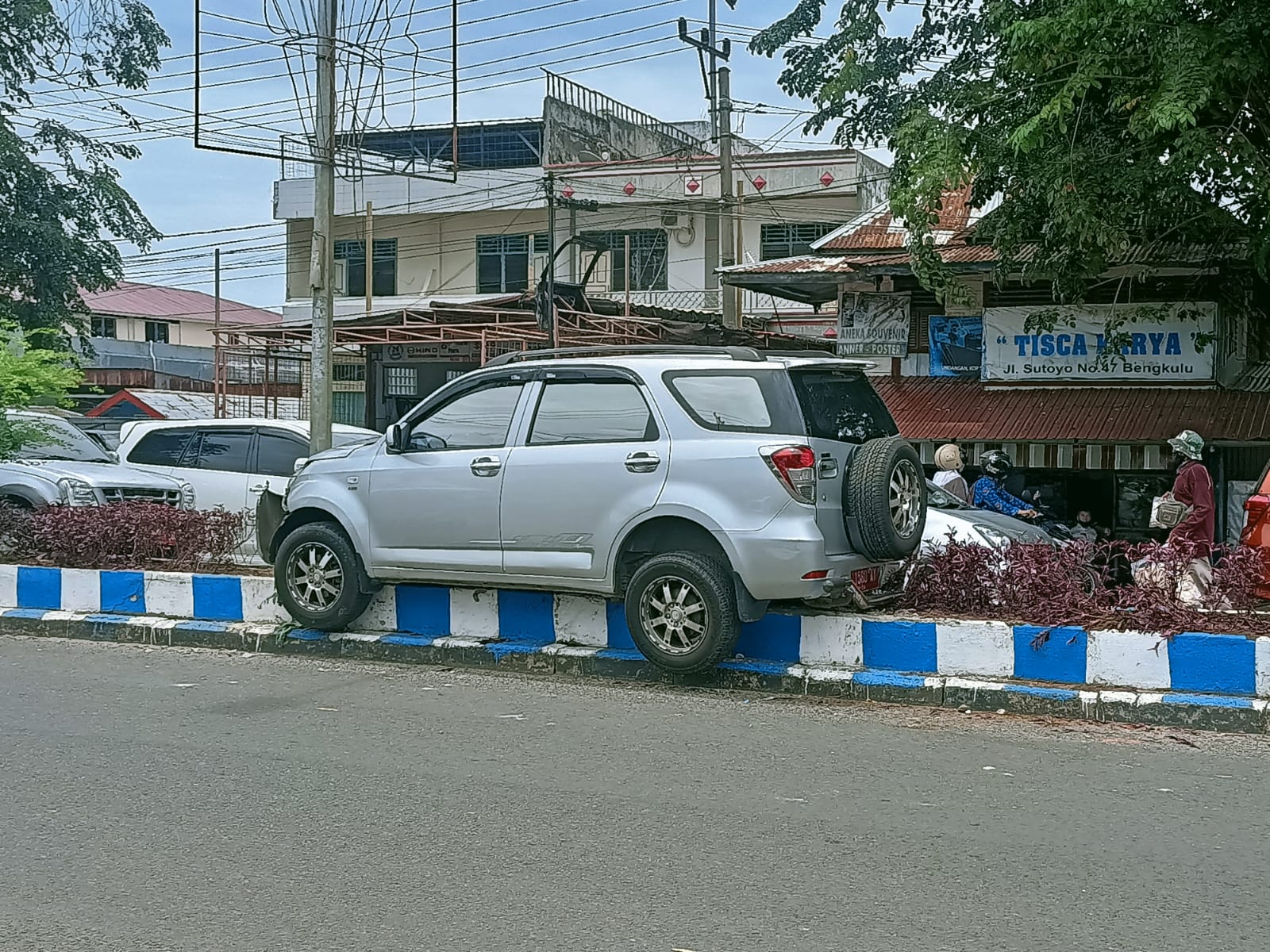 Mobnas  Seperti Jalan di  Trotoar  Bengkulu