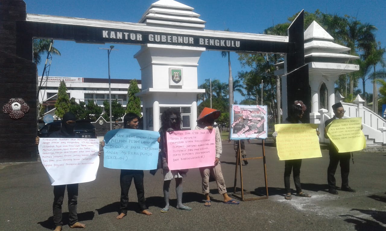 Koalisi Langit Biru Lakukan Aksi di Pemprov Bengkulu