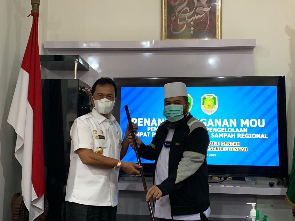 Atasi Sampah, Pemkot Bengkulu Teken MoU dengan Pemkab Benteng