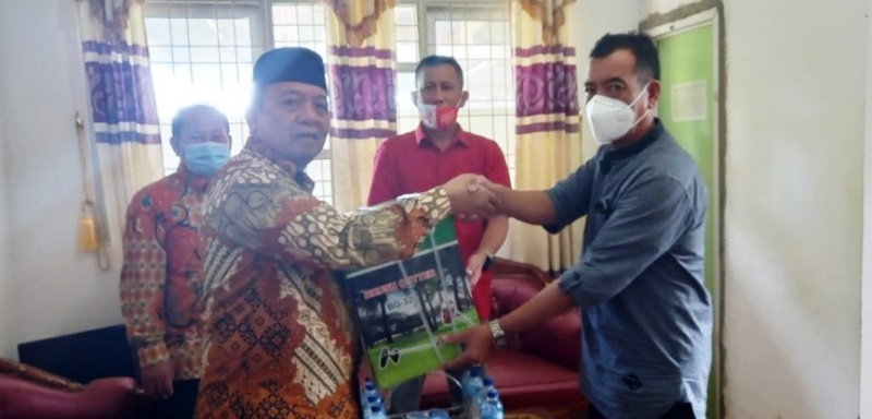 Dukung Program Bupati, Bank Bengkulu Salurkan Bantuan 5 Unit Mesin Rumput