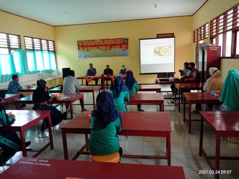 Gandeng Dinkes, Satgas TMMD Gelar Sosialisasi Covid