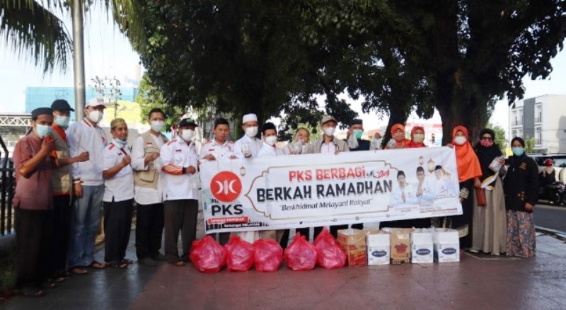 Berkah Ramadan 19 Tahun PKS, Sebar 3.000 Takjil