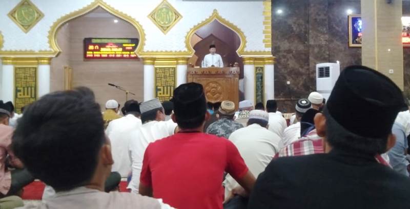 Tarawih Perdana, Gub Rohidin Ajak Warga Bengkulu Beribadah Ramadan Penuh Sukacita