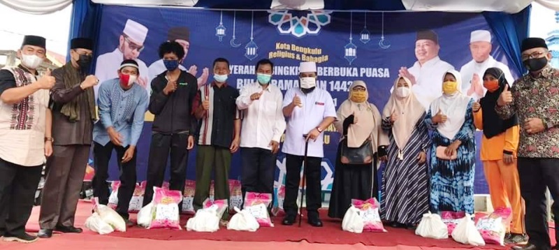 PDAM Kota Bagikan 1000 Paket Sembako