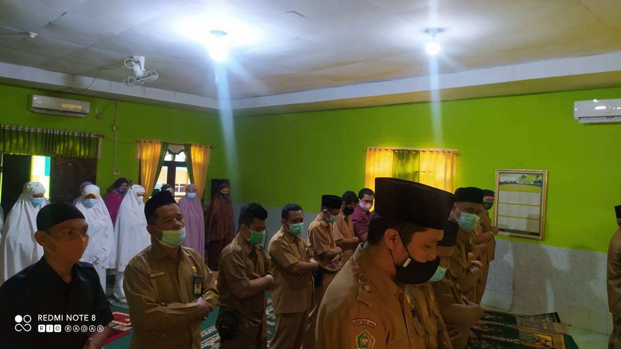 Jajaran Kemenag Kota Bengkulu Lakukan Salat Gaib