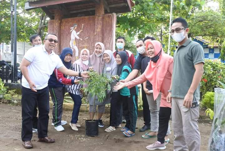 Diskominfosan Kota Bengkulu Buat Kebun  dan  Apotek Hidup