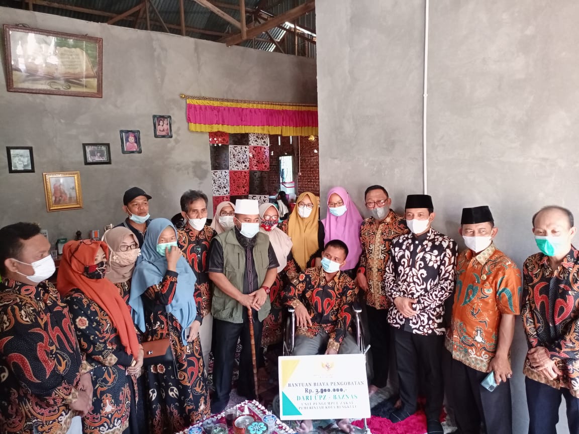 Walikota Bengkulu Salurkan Bantuan Untuk Ketua RT 7 Sumur Dewa