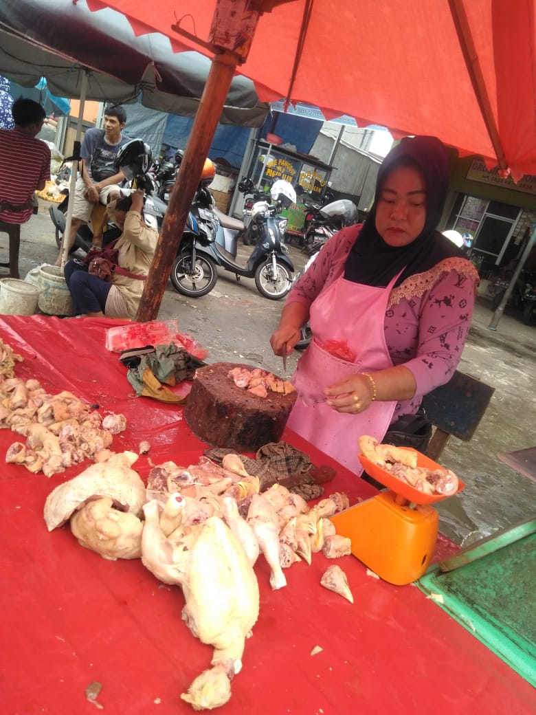 Pasar Ramai, Harga Ayam Potong dan Daging Naik