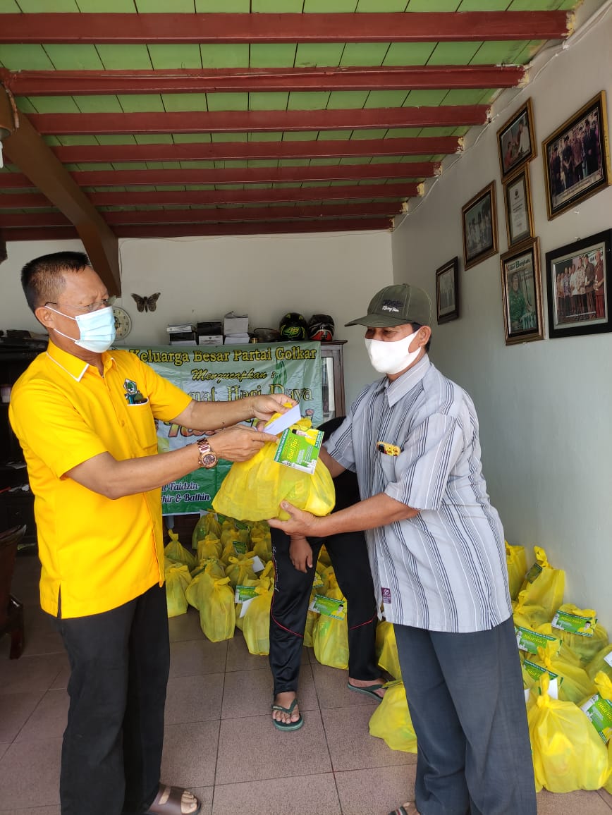 Jelang Lebaran, Sumardi Berbagi Sembako