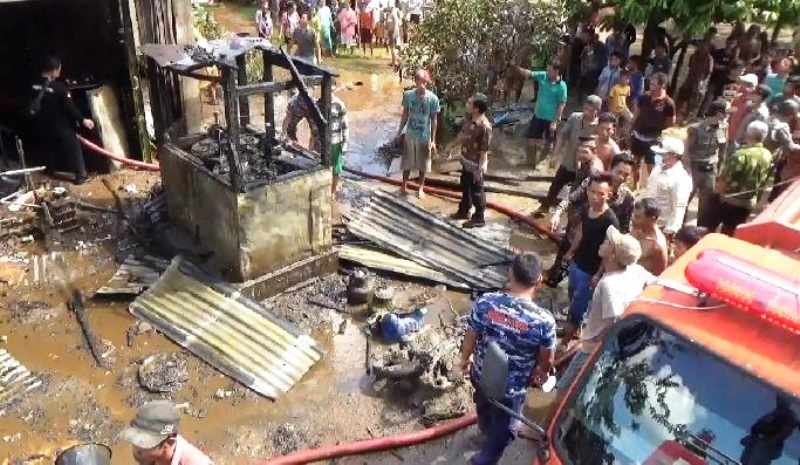 Warung Warga Pematang Sapang Hangus Terbakar