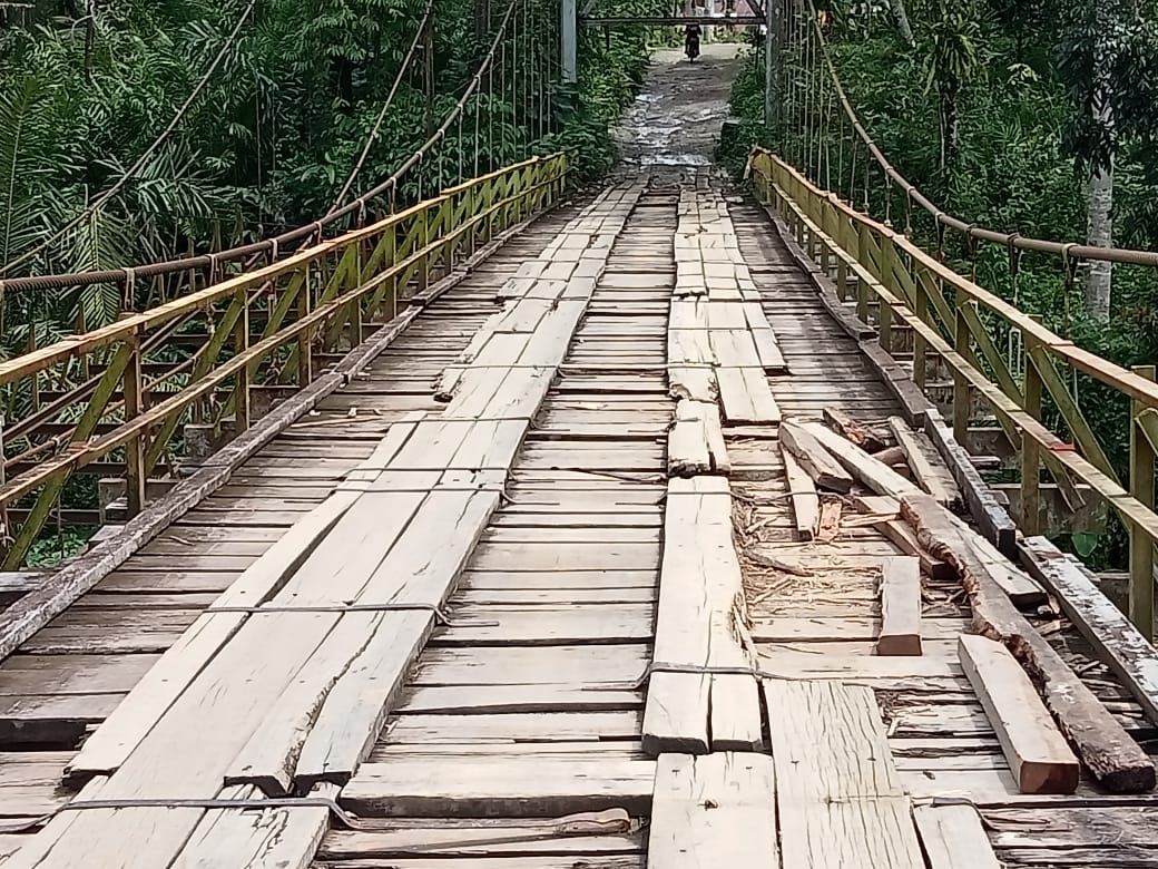 Jembatan Gantung Desa Talang Buai Butuh Rehab