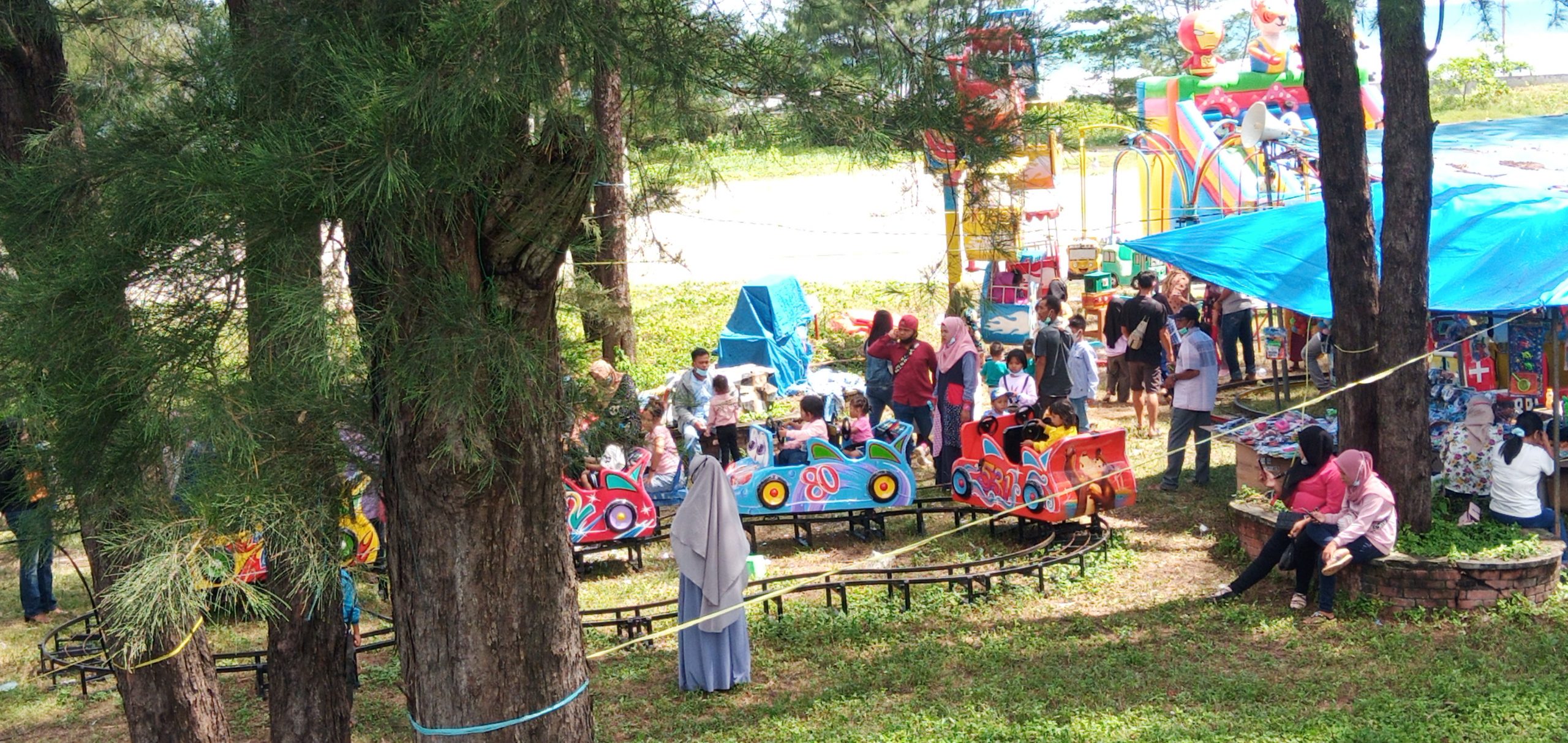 Wahana Hiburan Anak Diserbu Masyarakat