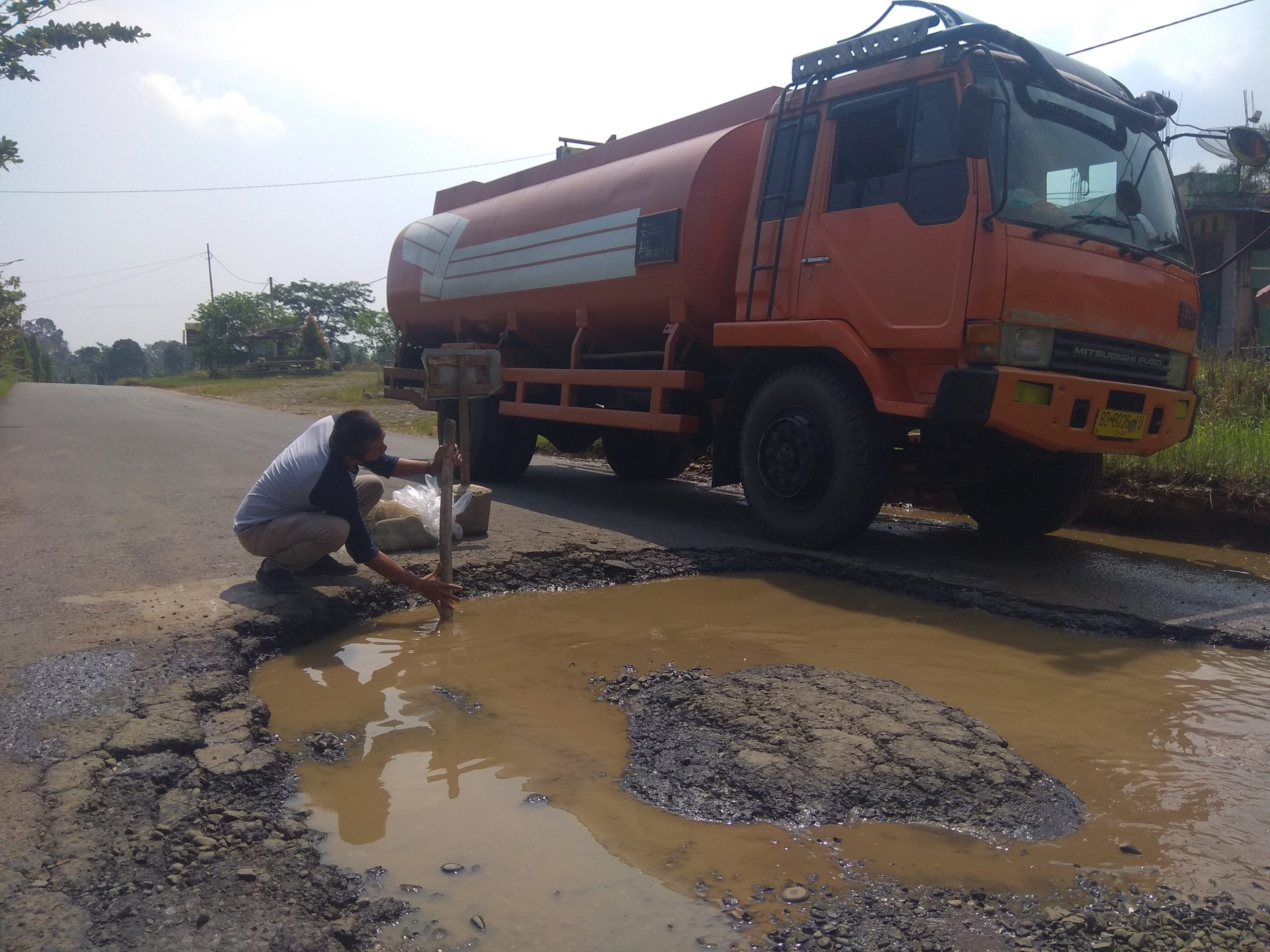 Jalan Rusak Parah, Pemprov Diminta Memperbaiki