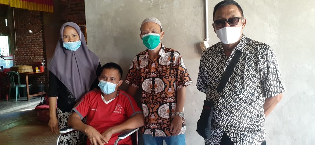 FK RTRW Berikan Bantuan Untuk Ketua RT 7 Muara Dua