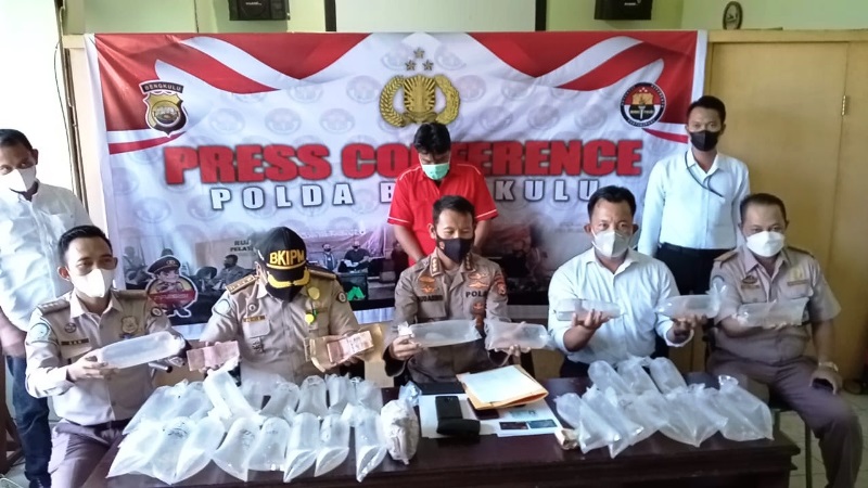 Polda Ungkap Penyelundupan 15 Ribu Benur