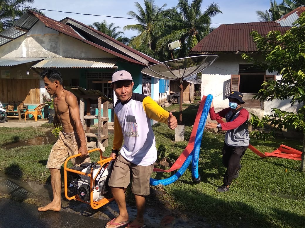 Pasca Banjir, Sumur Warga Pondok Batu Dicuci