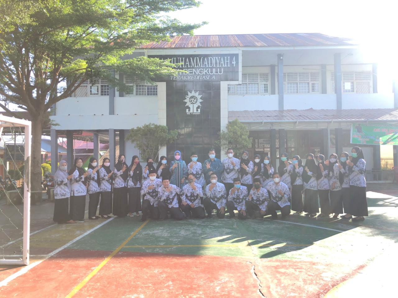 Dewi Coryati Launching English Day SMA Muhammadiyah 4 Bengkulu