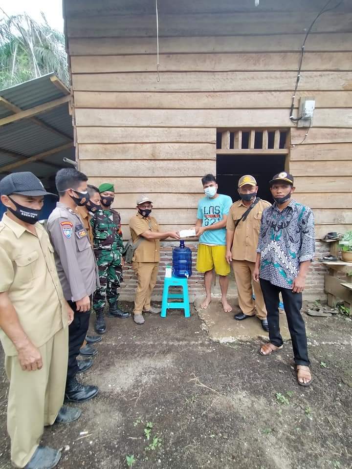 Pemdes Sungai Jerinjing Bagikan Tempat Cuci Tangan