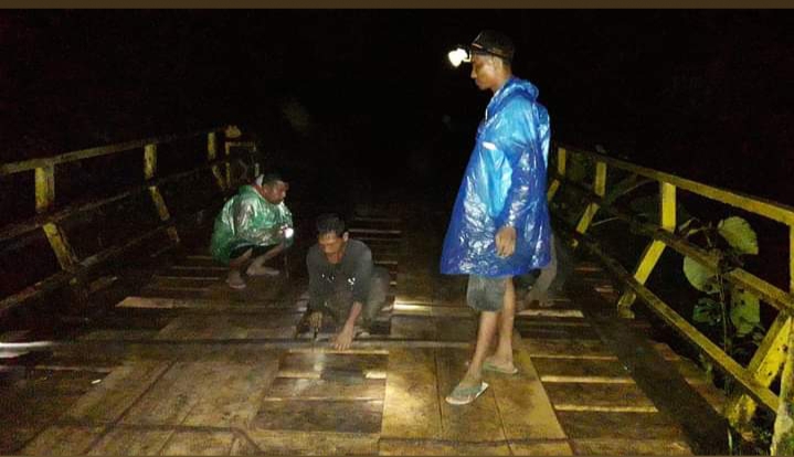 Jembatan Sungai Bue Direhab Malam Hari