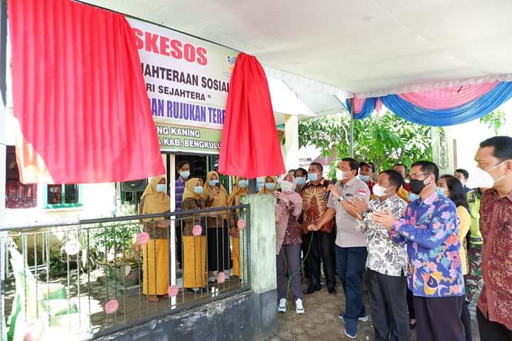 Mudahkan Masyarakat, Bupati Mian Launching Puskesos di Tebing Kaning