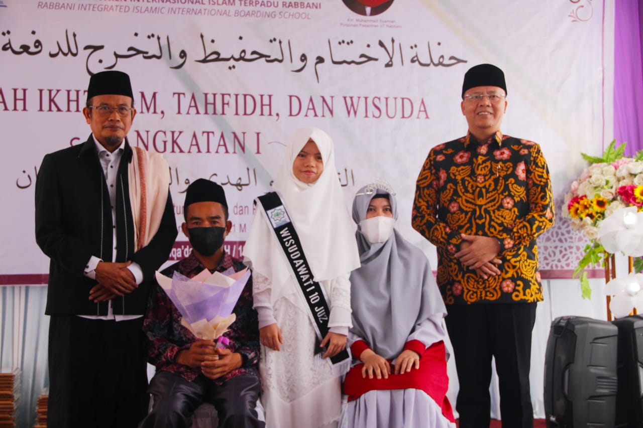 Wisuda Perdana, Ponpes IIT Rabbani Putri Diresmikan Gubernur Rohidin