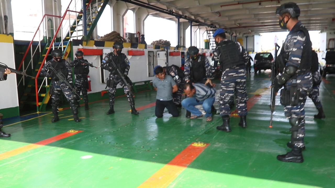 Tim VBSS Lanal Bengkulu  Selamatkan KMP Pullo Tello dari Bajak Laut