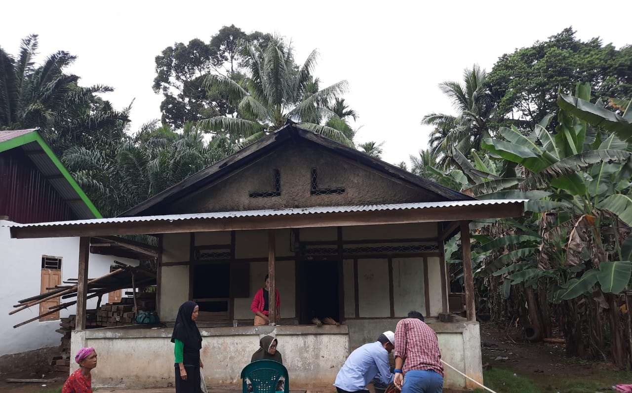 Rumah Warga Tebat Pacur Nyaris Ludes Terbakar