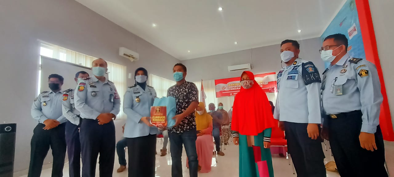 Jajaran Kemenkumham Bengkulu Bagikan Ratusan Paket Sembako