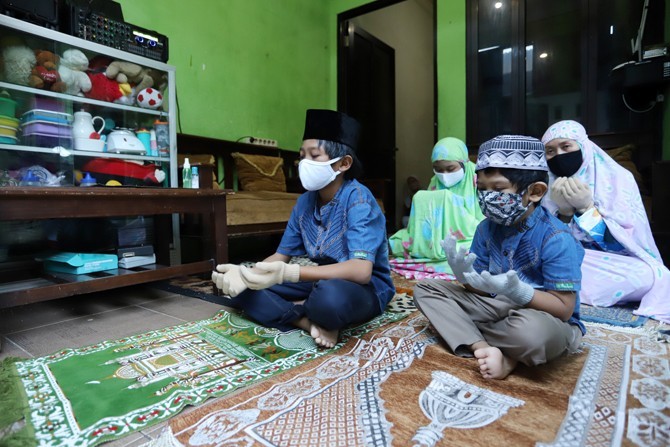 Ini Dia Tata Cara Salat Idul Adha di Rumah sesuai Anjuran MUI