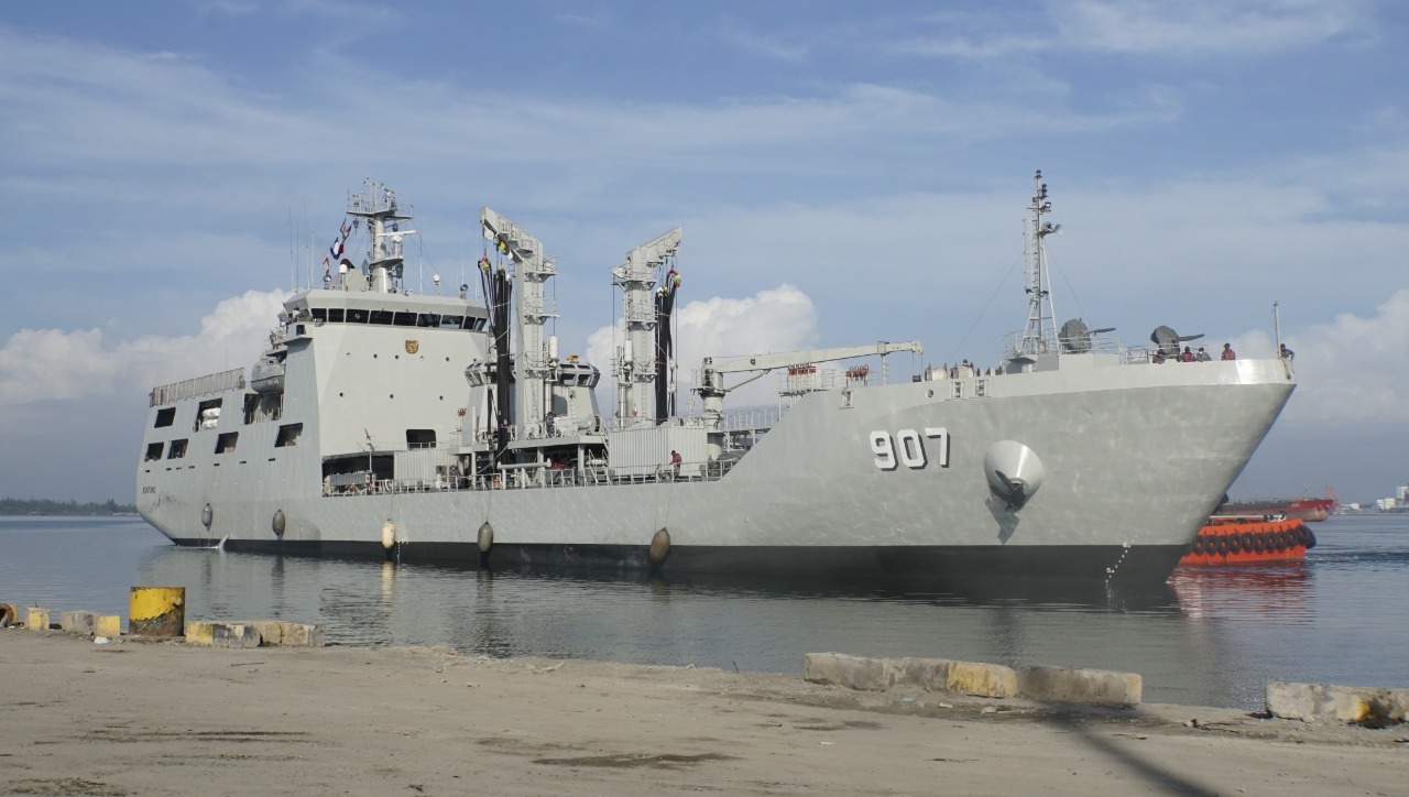 Kapal Bontang 907 Bersandar di Pelabuhan Bengkulu