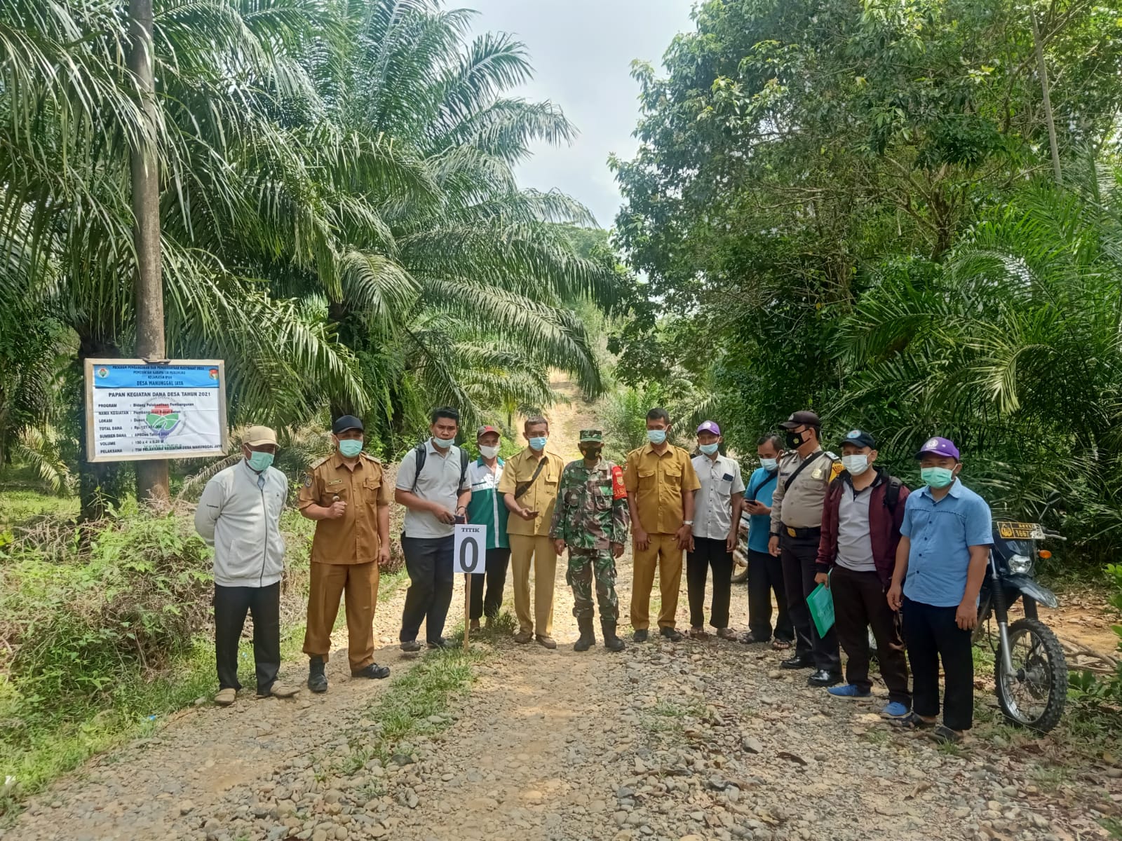 Desa Manunggal Jaya Bangun Rabat Beton