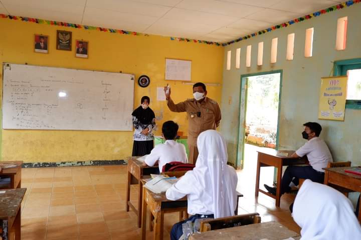 Pastikan Sekolah Patuhi Prokes, Bupati Mian Cek PTM Hari Pertama