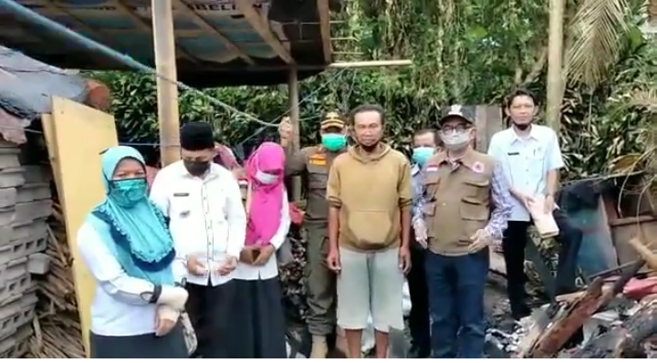 Bupati Kepahiang Salurkan Bantuan ke Korban Kebakaran