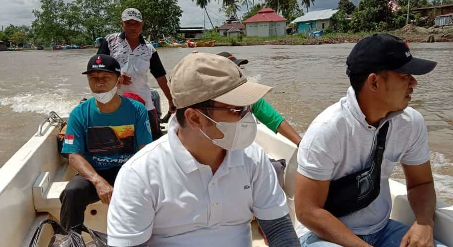 Hari Libur, Bupati Sapuan Kunjungi Komplek Nelayan PIM dan Susuri Sungai Selagan