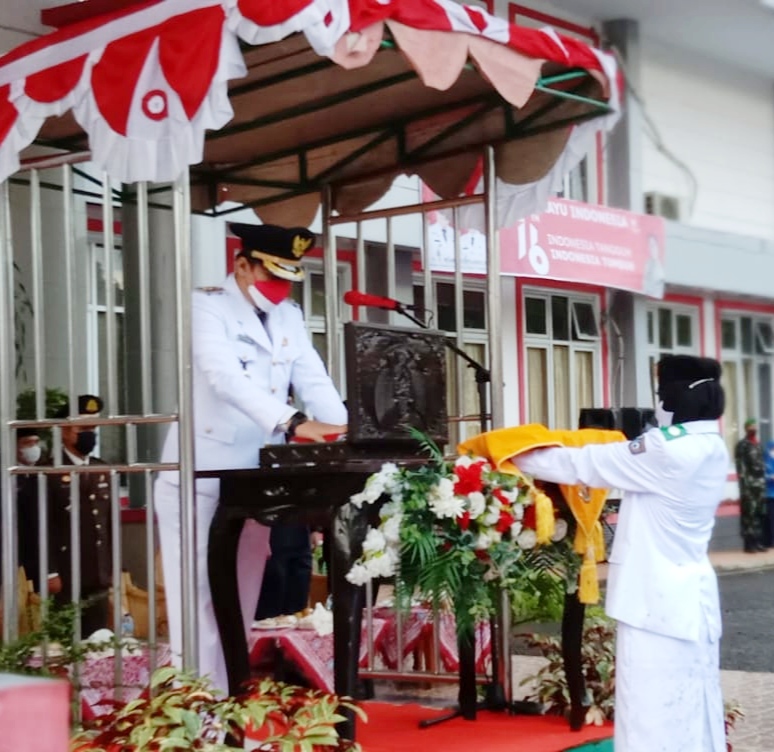 Sukses, Wabup Arie SA Jadi Inspektur Upacara Penurunan Bendera