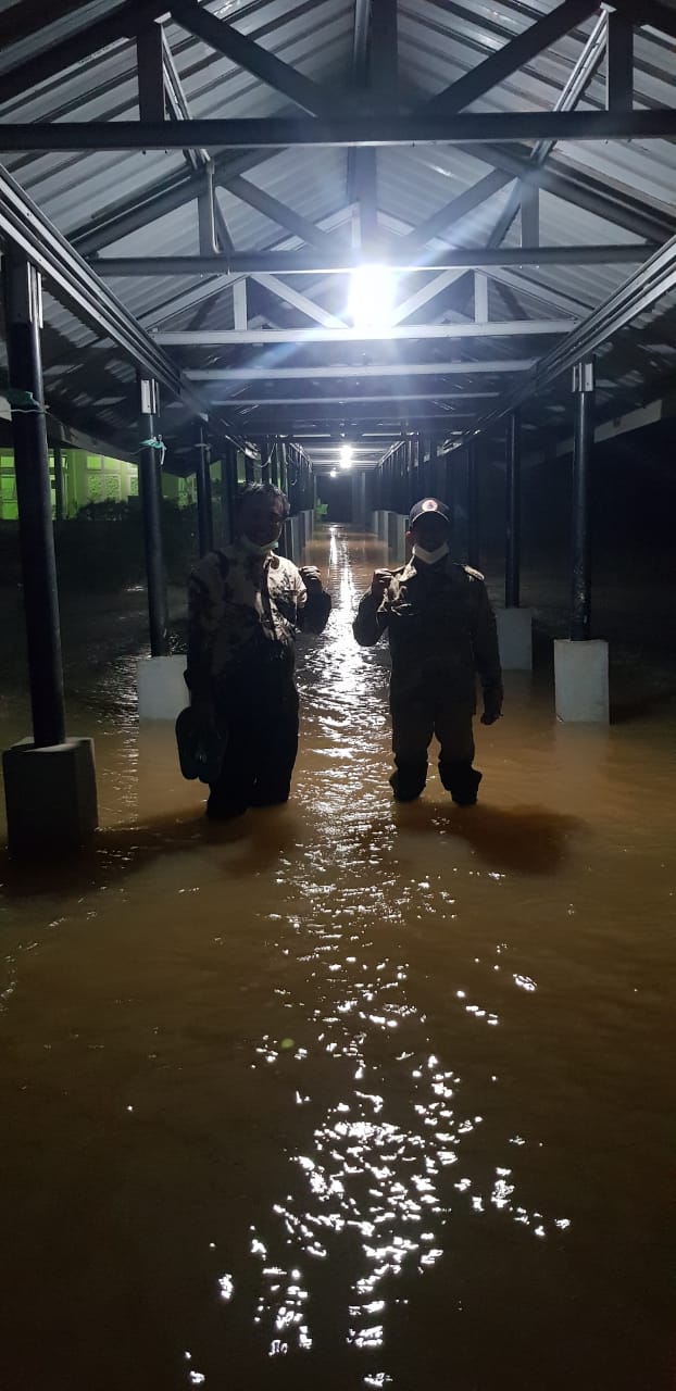 Banjir Rendam Koridor dan IGD RSUD Mukomuko