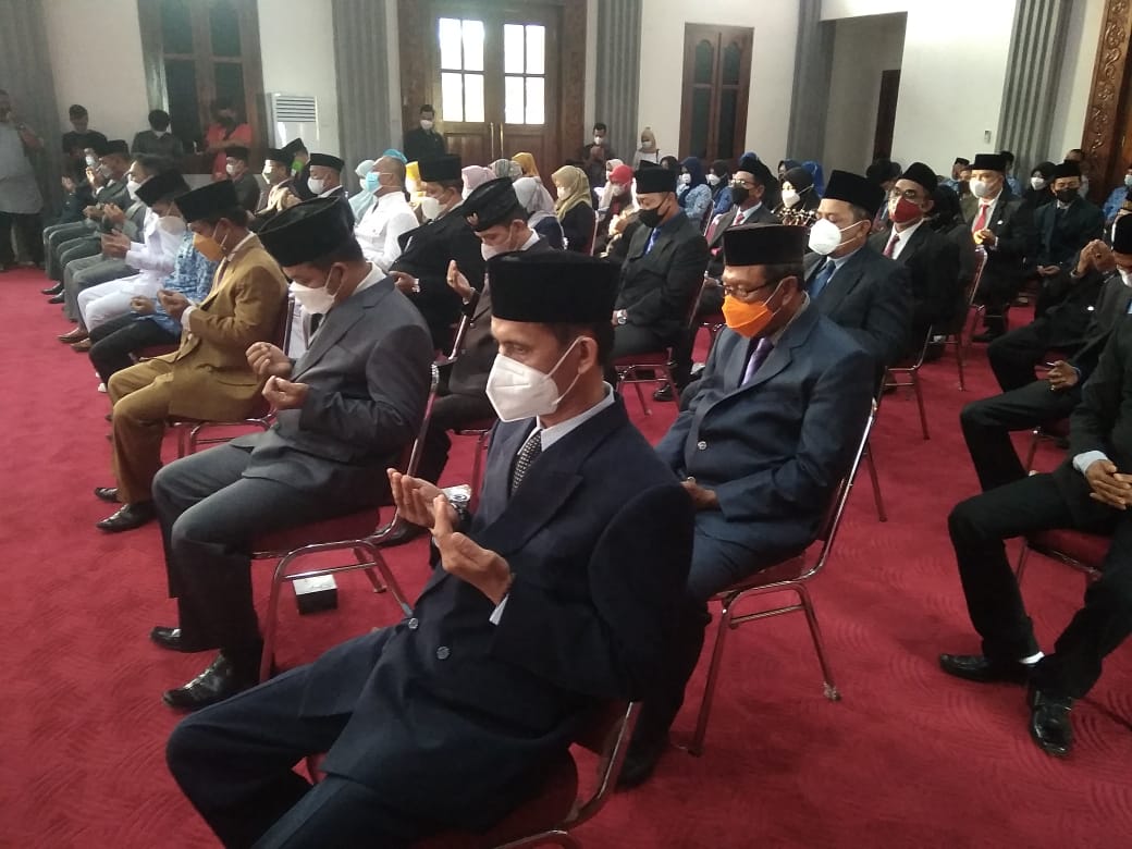 Pengambilan Sumpah 92 Pejabat Mukomuko Disambut Azan Magrib