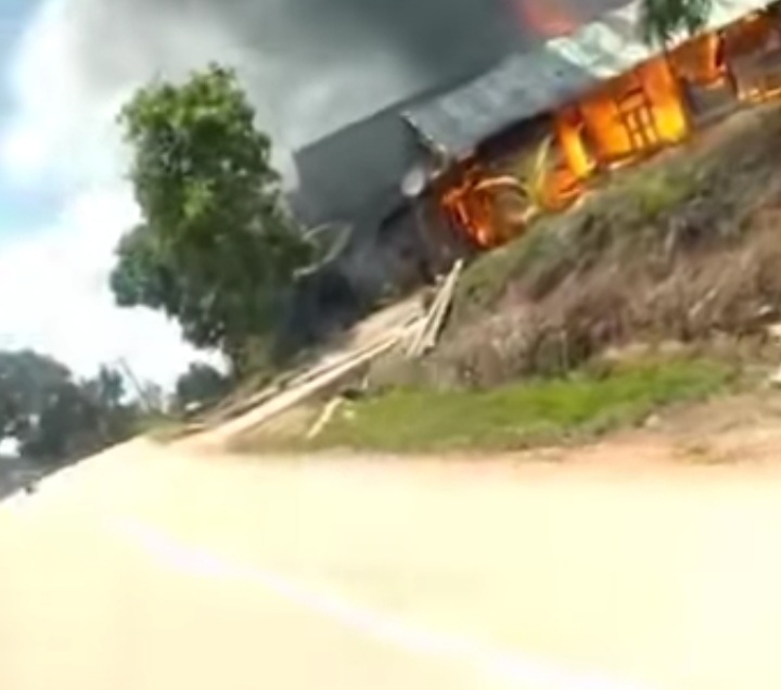 Si Jago Merah Melalap Rumah Warga Bukit Harapan