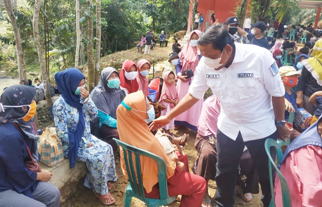 Bupati Mian Tinjau Langsung Kegiatan Vaksinasi