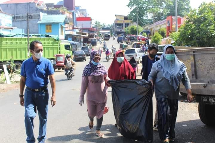 Dukung World Clean Up Day, DLH BU Aksi Bersih Sampah