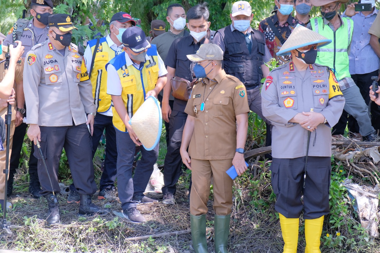 Gubernur,Kapolda Tinjau Program Padat Karya P3TGAI di Kedurang