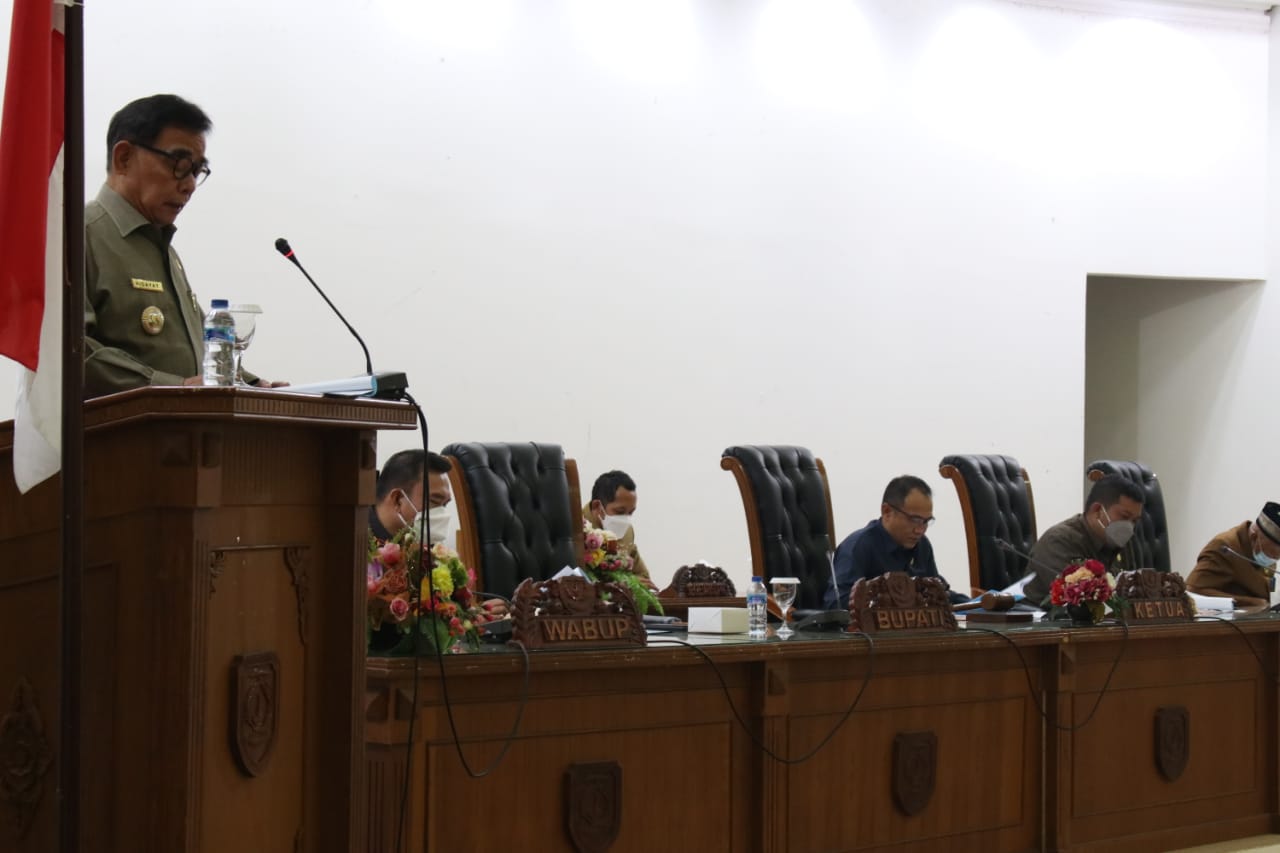 Bupati Dayat  Sampaikan Nota Pengantar Raperda Perubahan APBD 2021 dan Raperda APBD 2022.