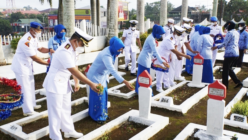 76 Tahun TNI AL, Lanal Ziarah ke Makam Pahlawan Bengkulu