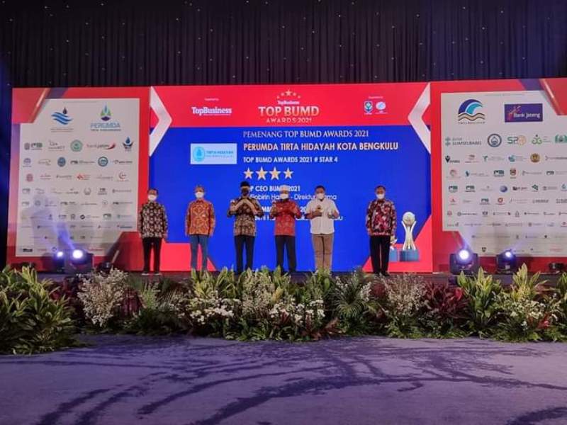 3 Tahun Berturut-turut, Helmi Dapat Top Pembina BUMD