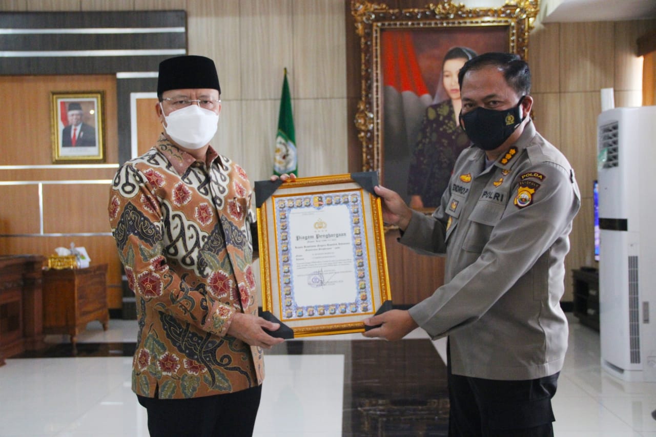 Gubernur Rohidin Terima Pin Emas dari Kapolri, Provinsi Terbaik Penerapan PPKM