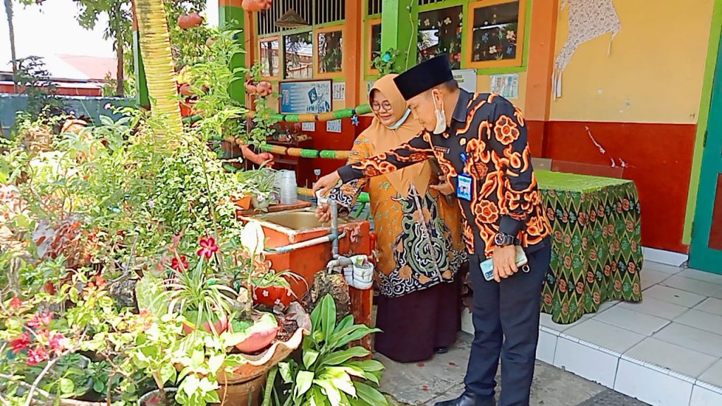 Kepala Dikbud Kota Pantau Lokasi Banjir dan AKM di Sekolah