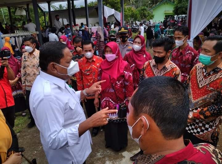 Bersama BKKBN Provinsi, Bupati Mian Tinjau Vaksinasi di Kerkap