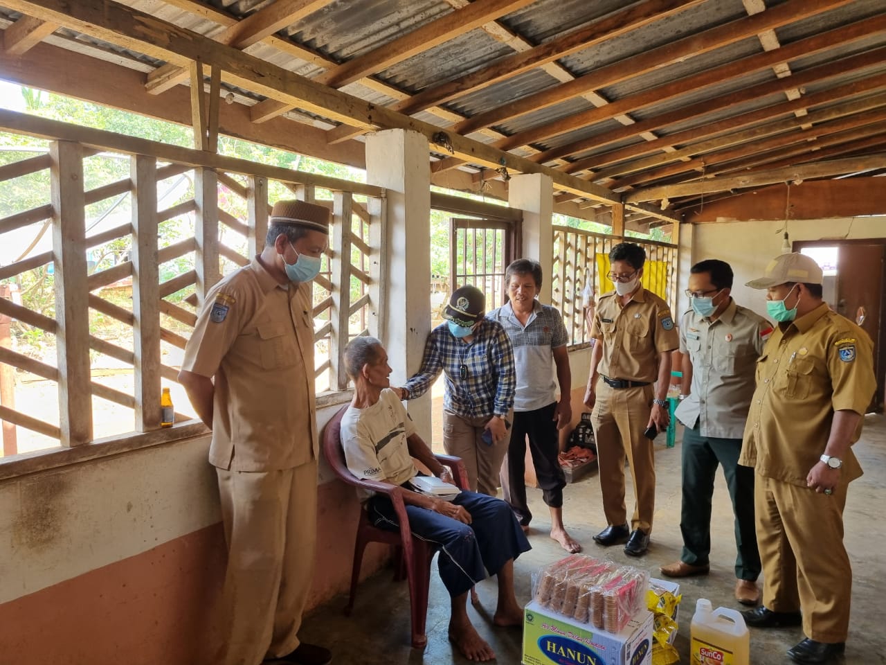 Rumah Nyaris Hangus Terbakar, Ketua DPRD BU Bantu Korban